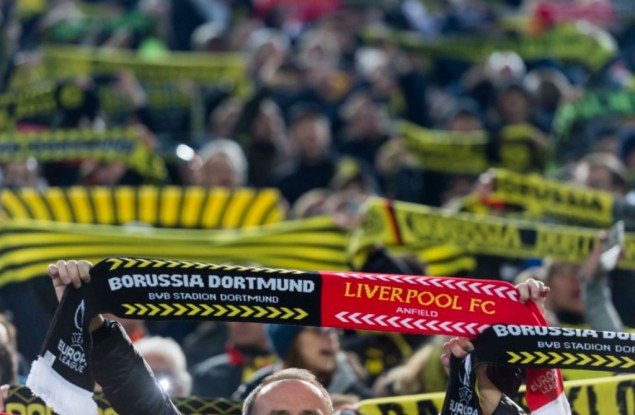 Metro_TV's tweet photo. Fan Dortmund dan Liverpool Kompak Nyanyikan You'll Never Walk Alone https://t.co/nGAJNX0Ty6 https://t.co/1Nhp8yrOlO