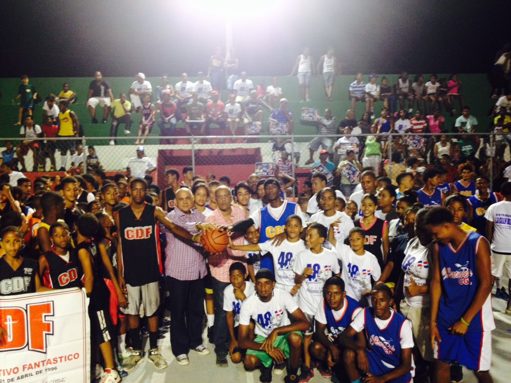 Carlosbalbu's tweet photo. Celebrando el 48 Aniversario del club Gregorio Luperon seguimos en deporte es vida @CarlosTroche @JosePaliza https://t.co/CRletuIc5Y