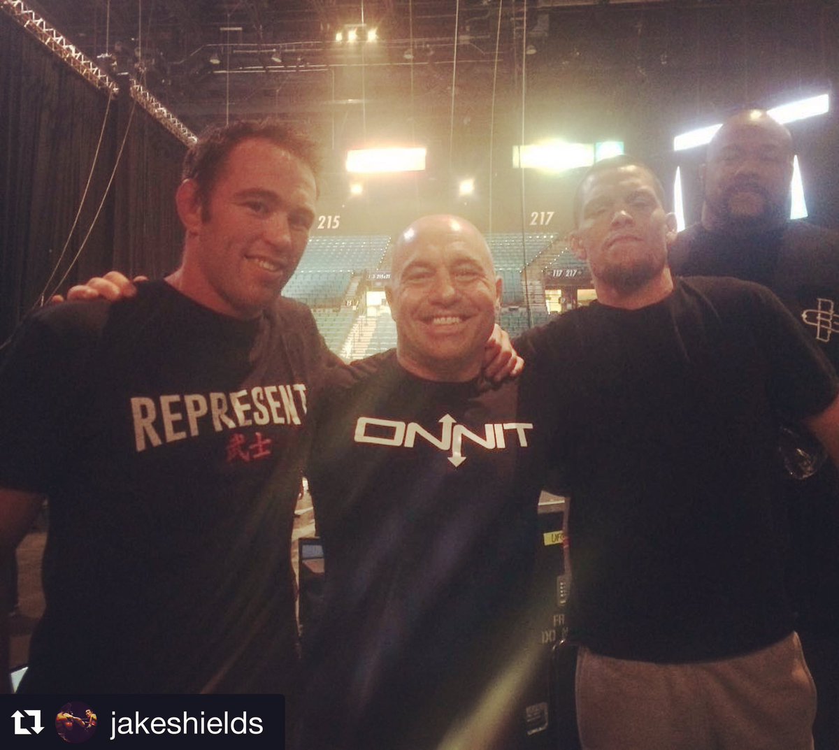 RepresentLTD's tweet photo. Representing @jakeshieldsajj with @joerogan &amp; @natediaz209 

R U Ready for #UFC200 ?

#rephard https://t.co/TB8jQ0PSf2