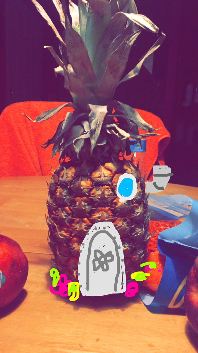 Tattsbybruno's tweet photo. Add me on snapchat! I be bored drawing shit to people 😂 #spongebobshouse https://t.co/9oLUF4I5Xt