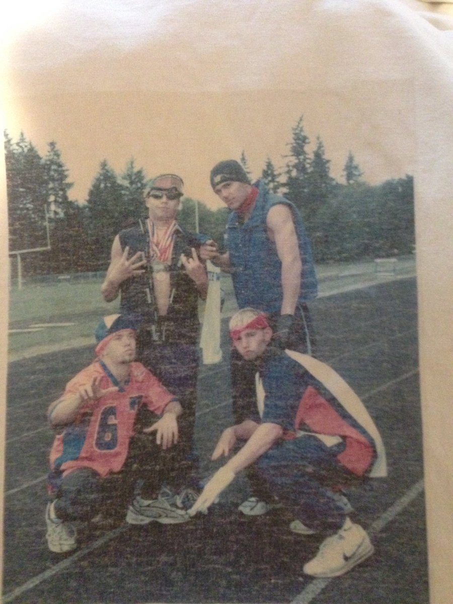 trackzacht's tweet image. TBT: A team that has fun together, breaks records together #relaycrew #runforeachother