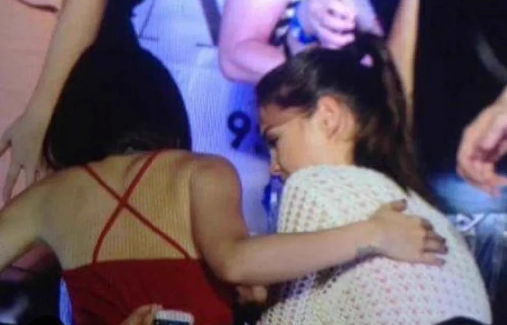 mackerman9898's tweet photo. "@freezepipes: May mga bagay tlga na di nagbabago π
#RaStroBackInEachOthersArms https://t.co/IFjFd5khk1"