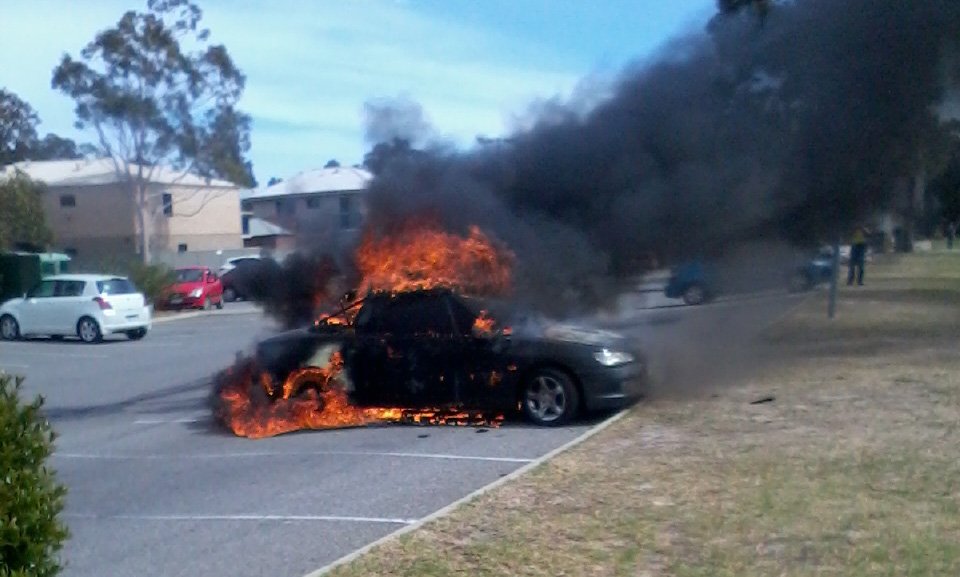 EditorPerthMint's tweet image. Ute sizzles in Sizzler car park, Kelmscott, just now.