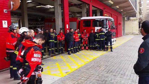 EquipoFpB's tweet photo. Lloran las sirenas de todos los parques de #bomberos por la perdida de un compañero. #Oviedo #Eloy https://t.co/JRBa09dmxI