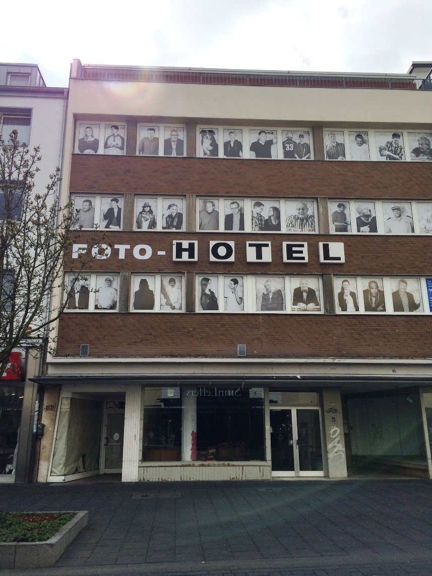 Das Hotel Oberstadt wird zur Bühne: Neuer Atelierstipendiat Niels Coppens plant Kunstaktion  moenchengladbach.de/de/aktuell-akt… https://t.co/VclGIbNvgF