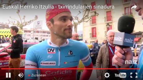 naiz_info's tweet photo. #Itzulia EN DIRECTO desde Orio los instantes previos a la salida con @aagirrezabal https://t.co/0OcIY8Tm7e https://t.co/DW4YRAen3T