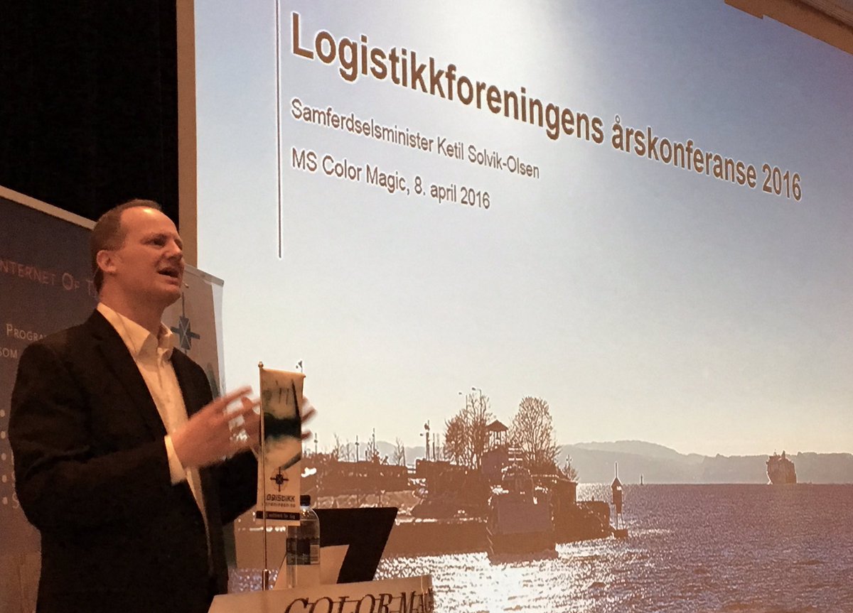 samferdselsdep's tweet photo. -Vi vil legge til rette for effektiv godstransport. Samfmin @ketilso på @LogForeningen sin #jubileumskonf2016 https://t.co/iBnbPyDeWP
