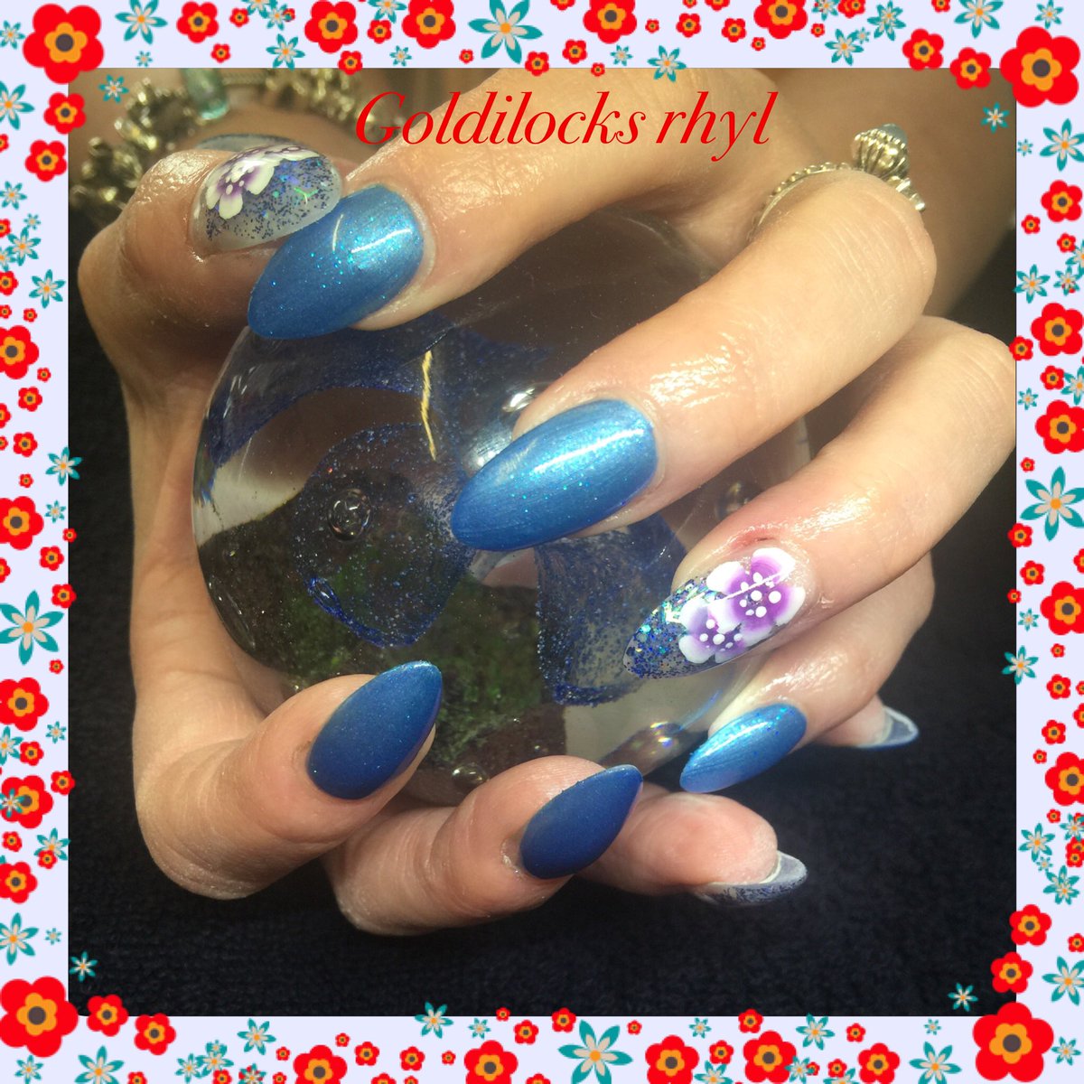 goldilocksrhyl's tweet photo. Full set by Sue #youngenails #blue #glitter#onestrokeflowers https://t.co/zXwonIYzWq
