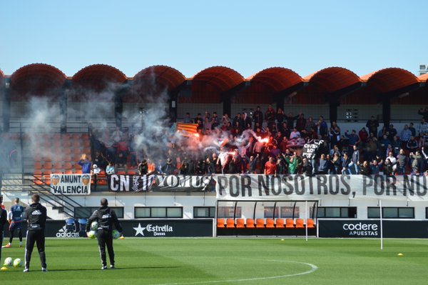 Las_Gradas's tweet image. Entreno del Valencia esta mañana 8.4.16 @CN10_VCF @Ultrayomus