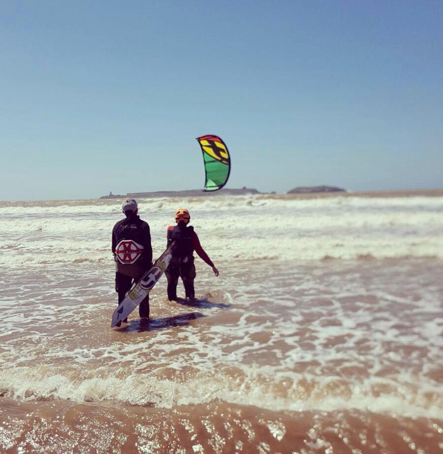 weKitesurf's tweet photo. #instructor &amp; #biggener  #challenge  #waterstar #kitesurf #waves #hardconditions  #selfconfidence #artofteaching #m… https://t.co/qTO4qj6xJP