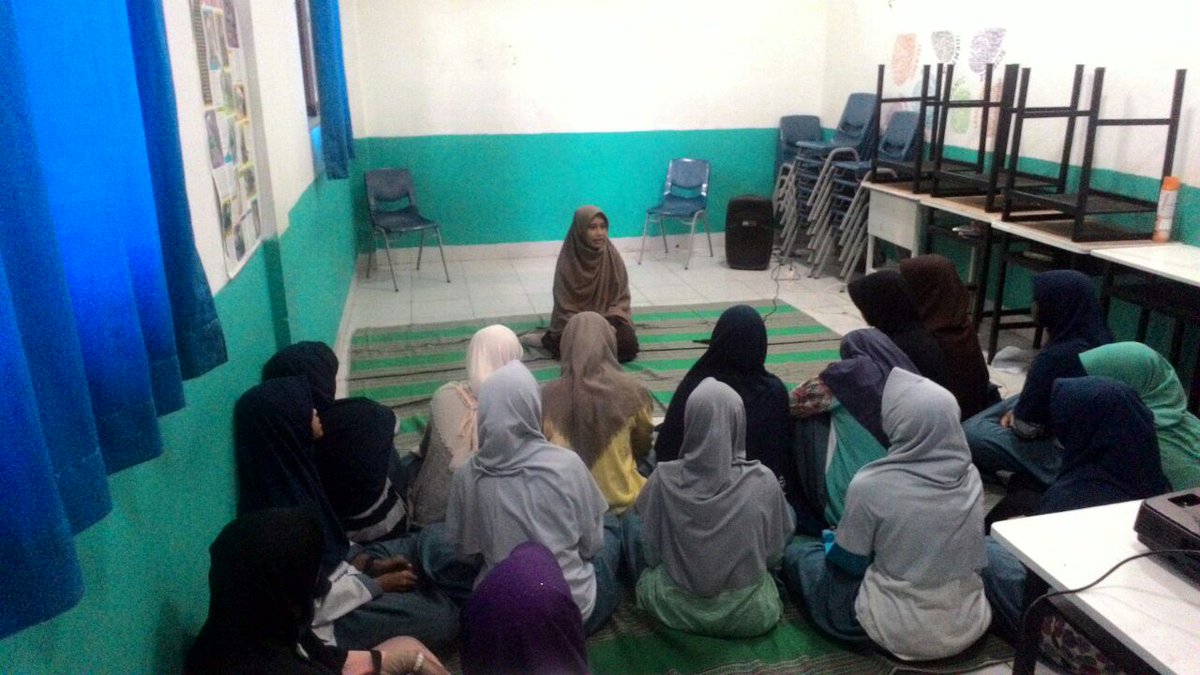 pedulijilbab's tweet photo. Mau sekolah/kampusmu dikunjungi #TimSPJ jg? Krm proposal pengajuannya via email ke pedulijilbab@gmail.com ya https://t.co/3KHNx5FX9u