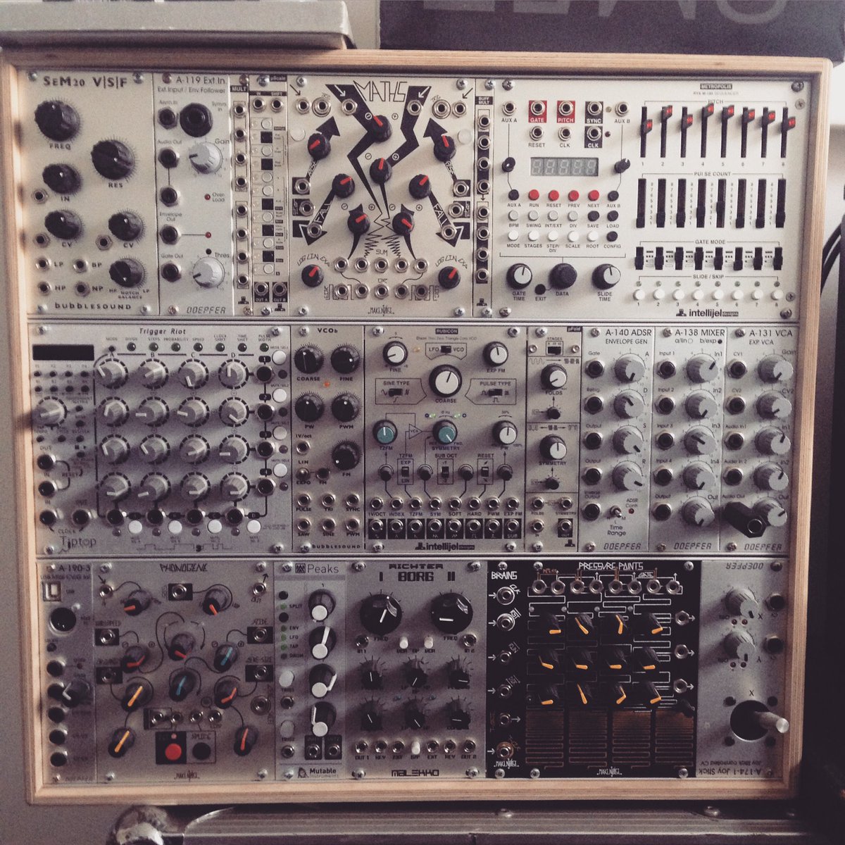 thedistantlover's tweet photo. 5 years of 〰 and I'm out the game. #eurorack #goodbyemylover Next phase -> hardware samplers &amp; analog polysynths https://t.co/X3mweoH9od