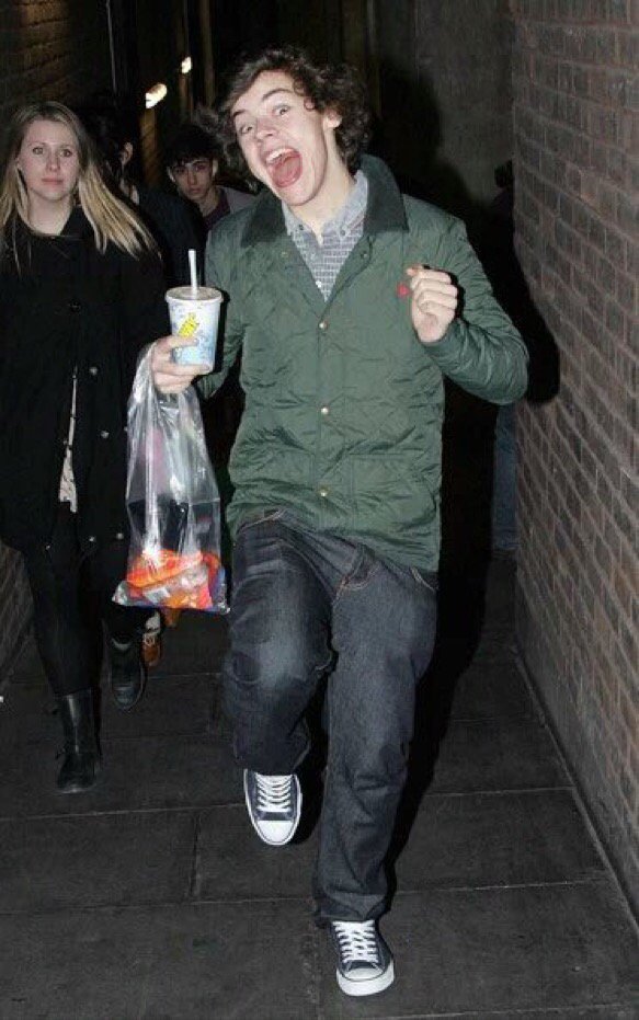 haroldreactions's tweet photo. when you ask your mum if she can stop by McDonald's and she says yes https://t.co/hfPyQjD0Ik