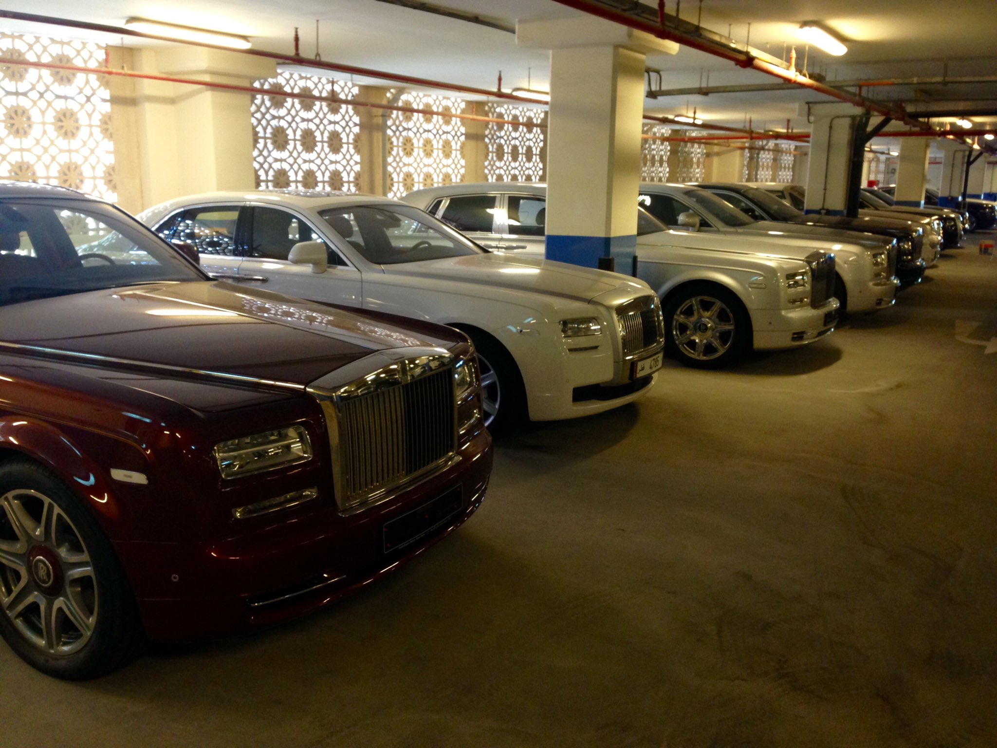 AGMC  RollsRoyce Motor Cars Dubai showroom