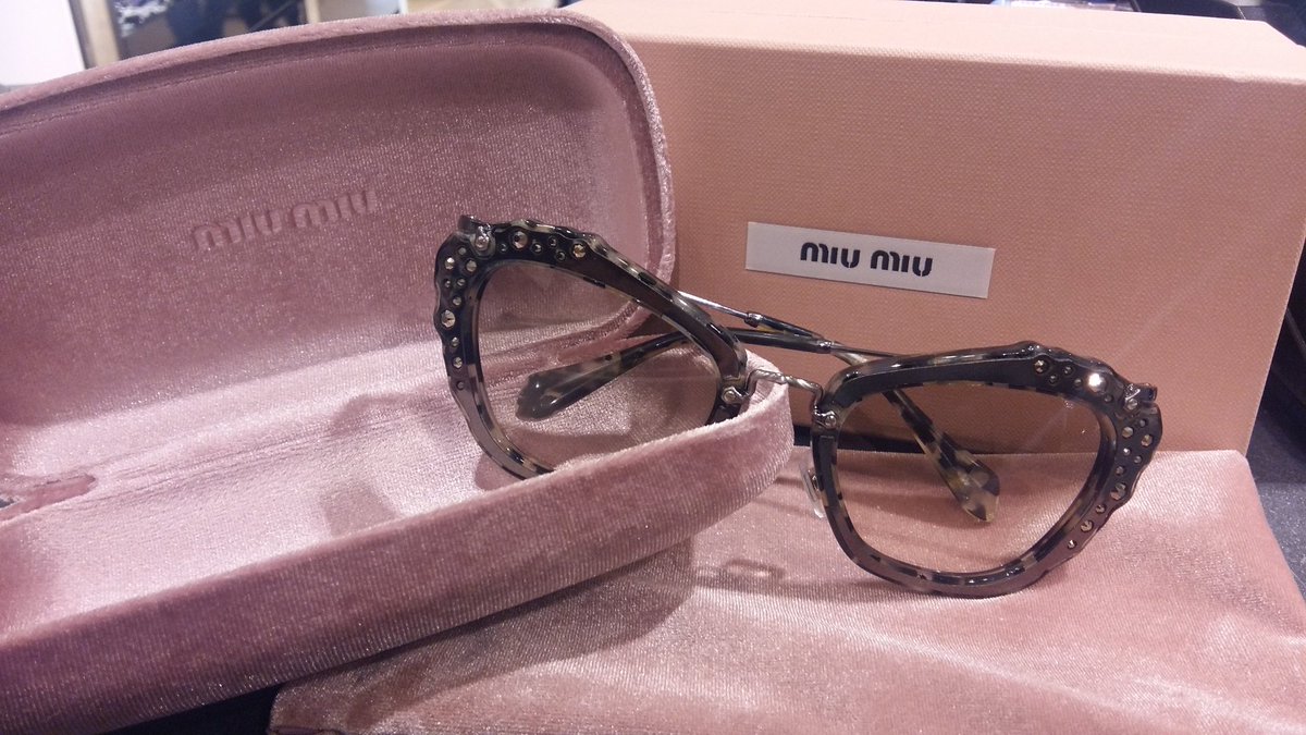 Team_RTD's tweet photo. Shine bright like a diamond! @MIUMIUofficial @LUXclusives @Luxottica @sunglasshut #bijenkorf #miumiu #sunglasshut https://t.co/FDdorMAZtI