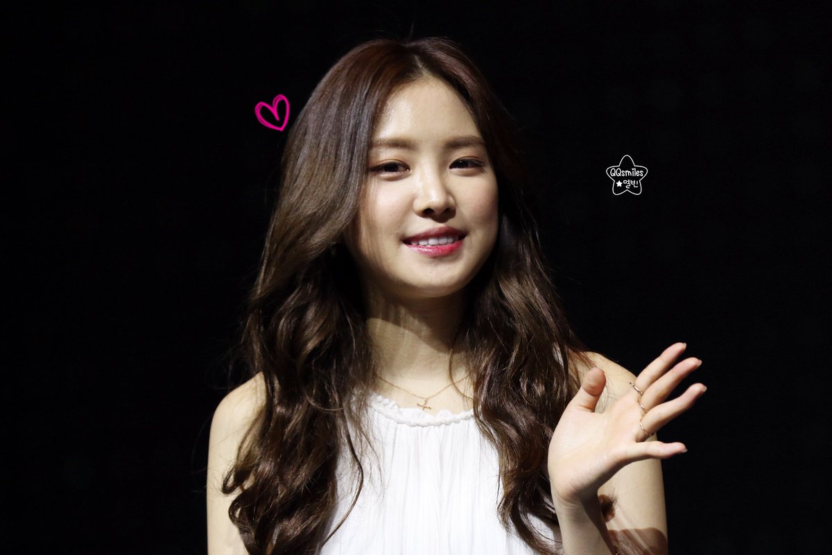 QQsmiles's tweet photo. [Preview] 160402 #Apink Pink Memory Day In SG. #에이핑크 핑크 메모리 데이 싱가폴 팬미팅 프리뷰. #Naeun #손나은 @Apinksne I miss you 😭😭😭 https://t.co/LzxA8uHOdi