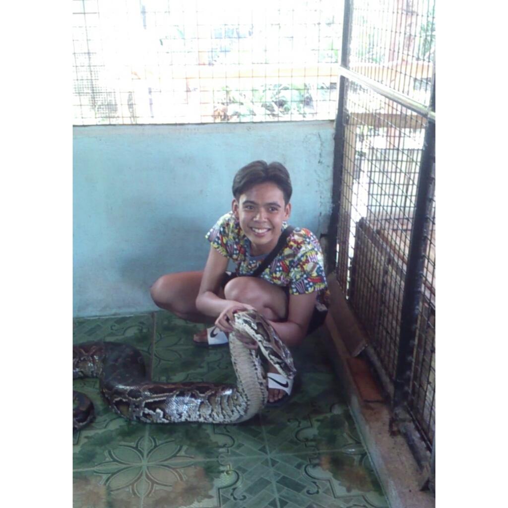 Emenemssss's tweet photo. Ahas ka! Ahas π #BoholPython #AngSarapHawakan #Prony2 https://t.co/2cTNcpoWwl