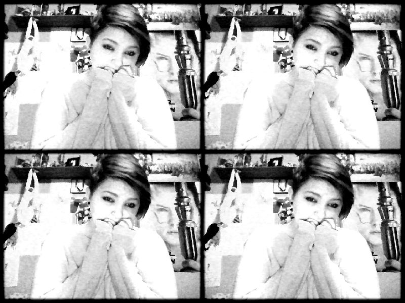 kitty_boo0o's tweet photo. I ♥ this Mono Quad effect on Webcam Toy #webcamtoy https://t.co/dThJKmJ2t5