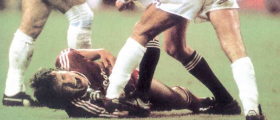 diarioas's tweet photo. Tal día como hoy en 1987, Juanito pisó la cabeza a Matthäus https://t.co/vqtCenM3jX https://t.co/fcI4BVYbFS