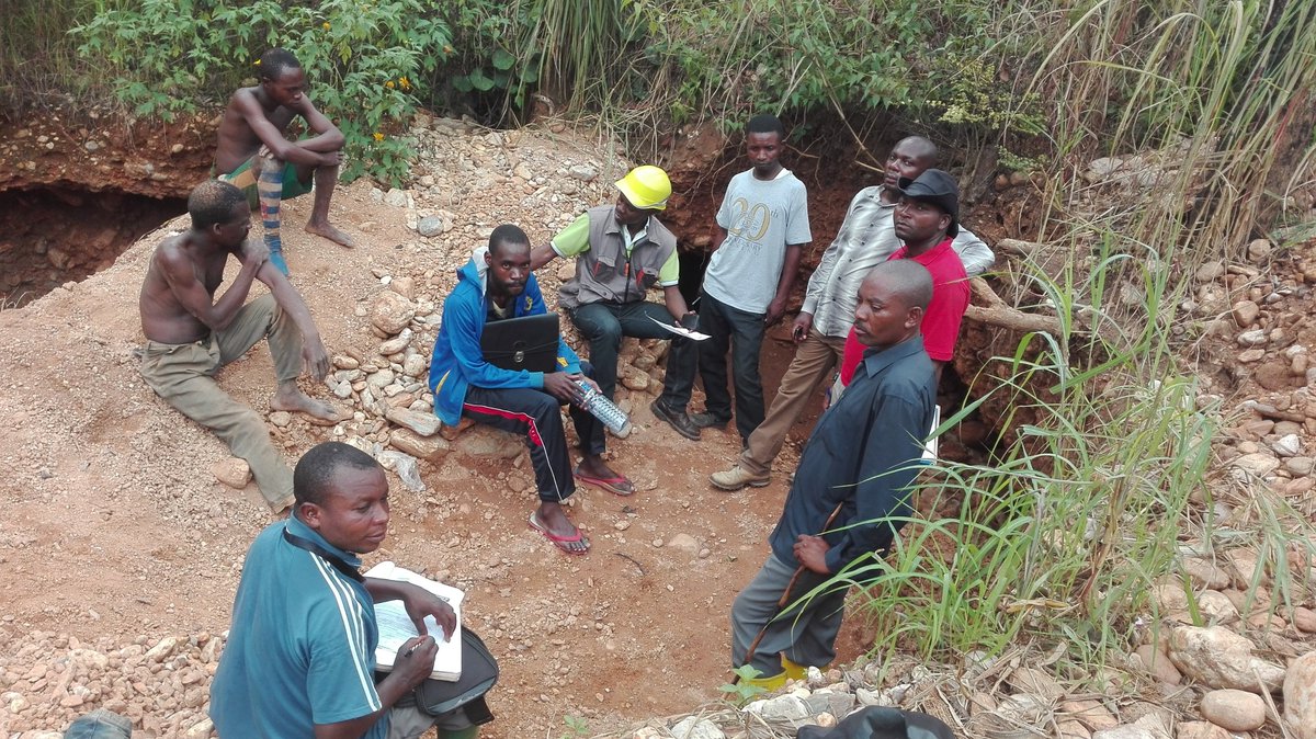 iubwe's tweet photo. L'exploitation minière artisanale en RDC poumon de l'économie une fois bien soutenue... https://t.co/7os3axl0ck