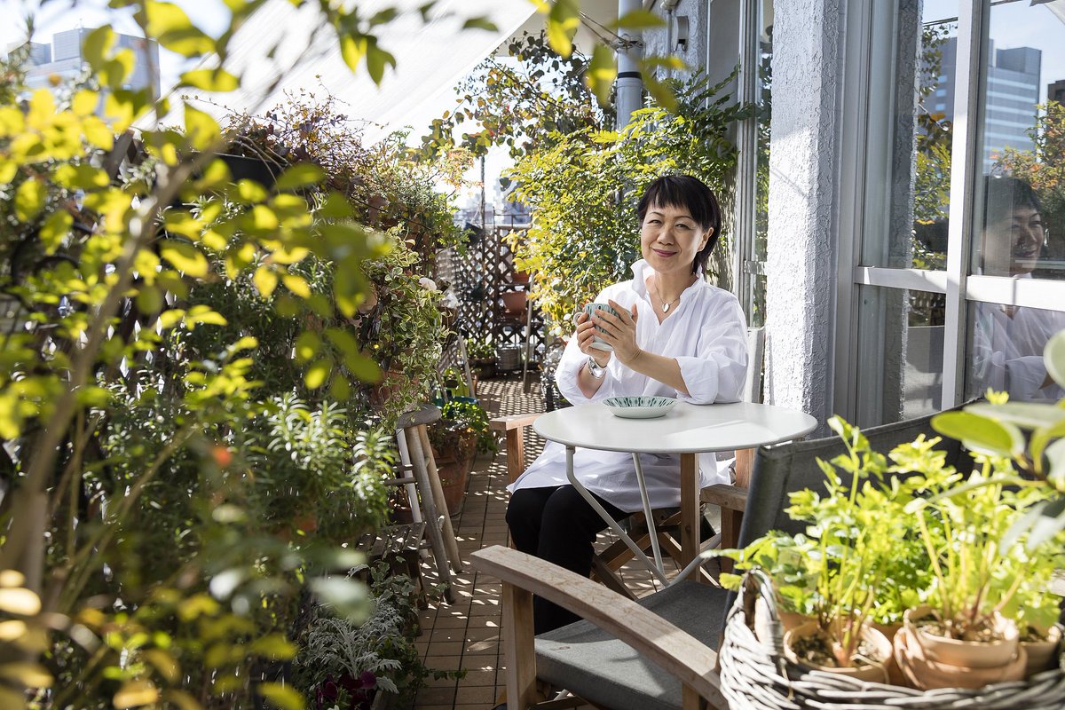 Panasonicの すむすむ Twitter પર 最先端のインテリアを知るラグジュアリー住宅誌 モダンリビング パブリッシャーの下田結花さんの自邸リフォーム後の都会で豊かなグリーンに包まれる日常とは 撮影 下村康典 下村写真事務所 T Co Mclupku5di