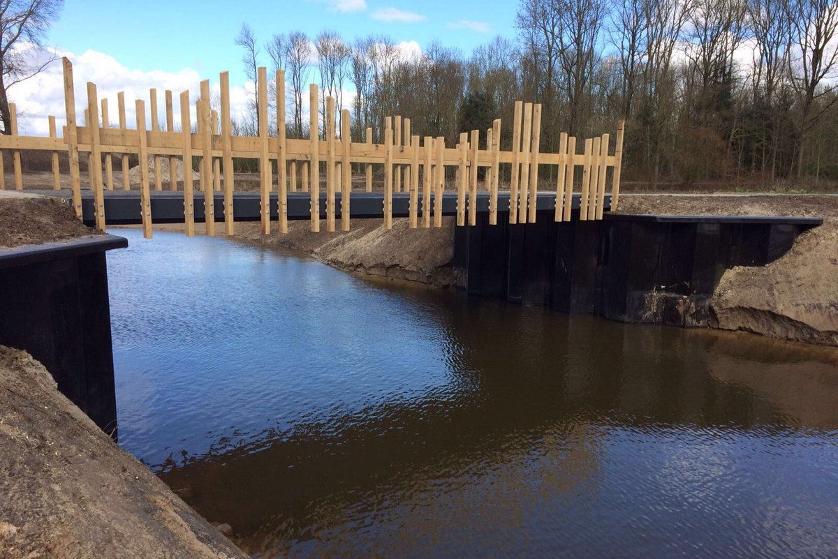 Leverantie koudgezette stalen damwand en deksloven voor de Zwolse Vaart. Lees meer: bit.ly/20d9vd2