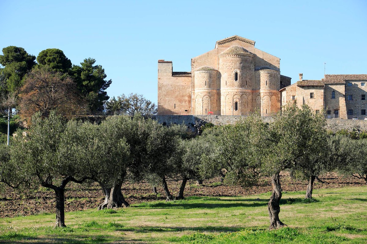 SweetItalia's tweet photo. San Giovanni in Venere Abbey, a beautiful blend of culture and history #Abruzzotravel https://t.co/yqhwCawPMy https://t.co/zJmu18MV7y