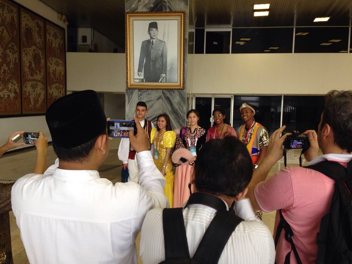 intFLC's tweet photo. IFLC Participants visiting Indonesian Parliament. #IFLC2016 #Festival #Jakarta @intflcindonesia https://t.co/VTCyOrTomk