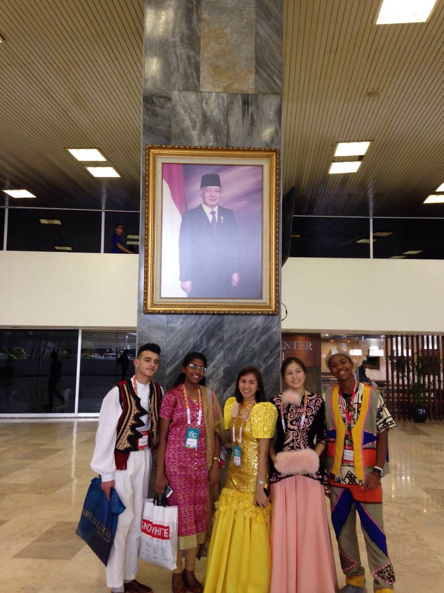 intFLC's tweet photo. IFLC Participants visiting Indonesian Parliament. #IFLC2016 #Festival #Jakarta @intflcindonesia https://t.co/VTCyOrTomk