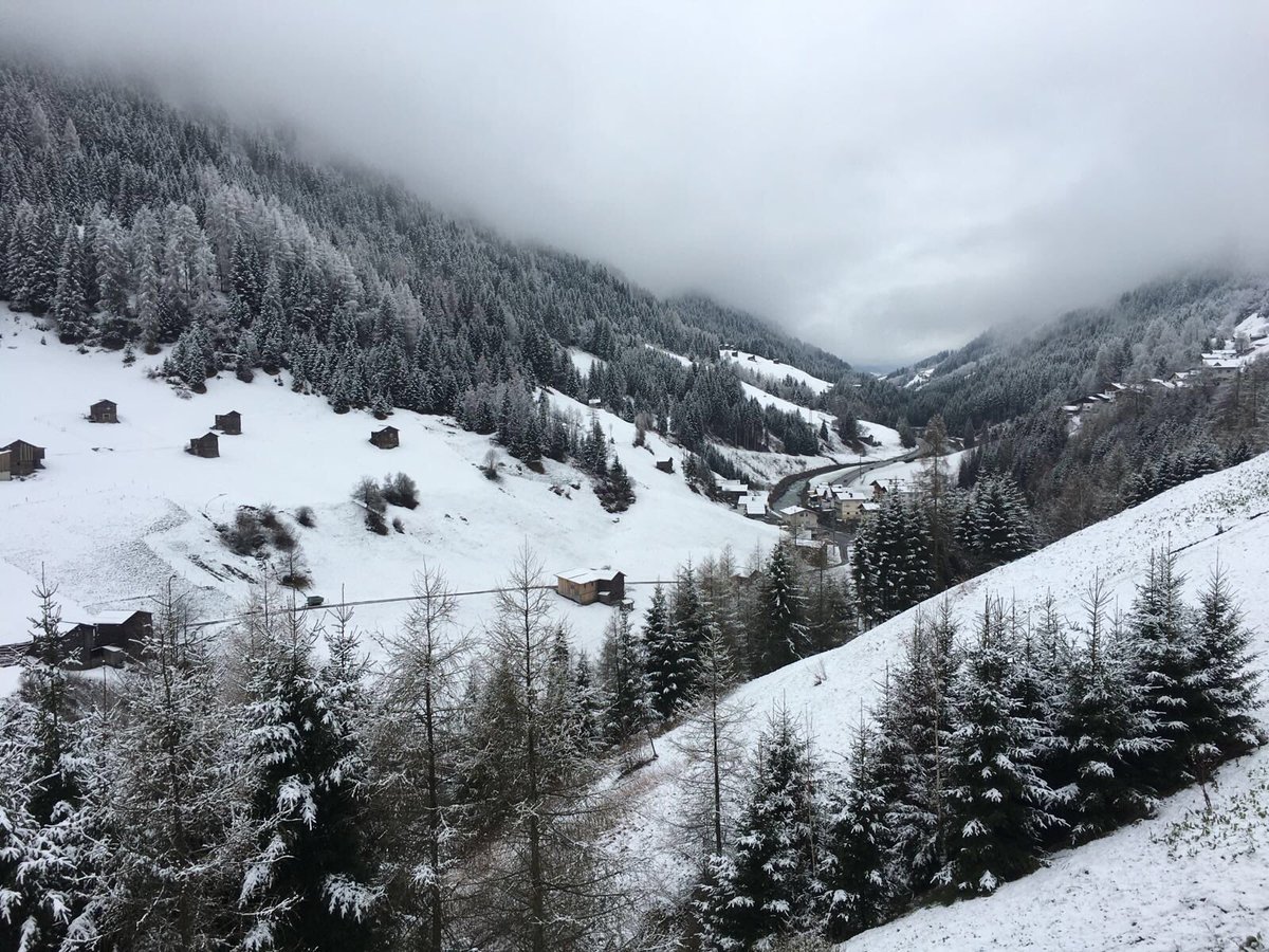 #snow arrived in #kappl this morning. Will there be sun above those low clouds in #Ischgl ??