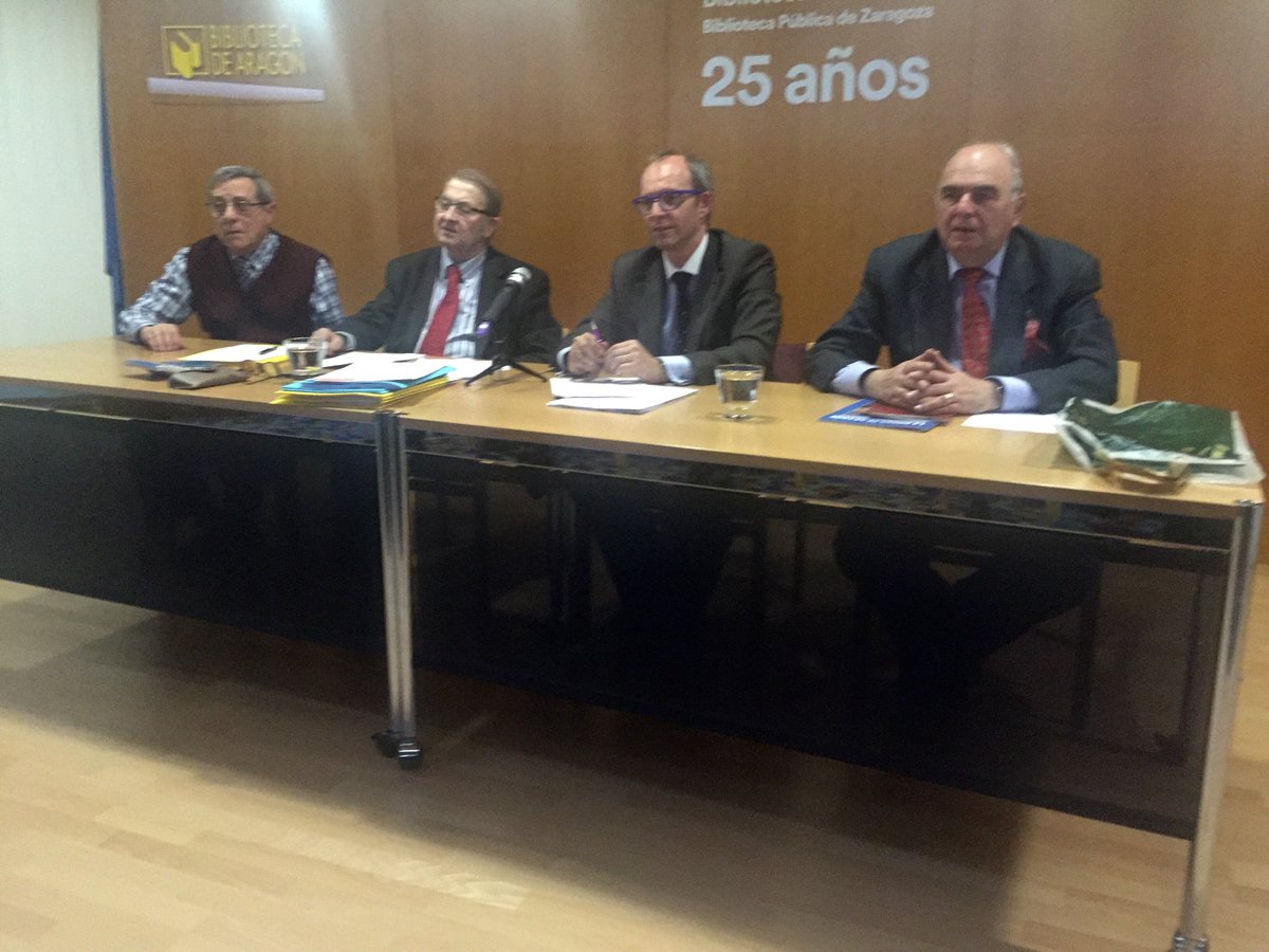 LegalNovaCons's tweet photo. Legal Nova y Adolfo Espín ayer en la Biblioteca de Aragón durante la conferencia sobre sucesiones y donaciones. https://t.co/Eg2KHvX0Lc