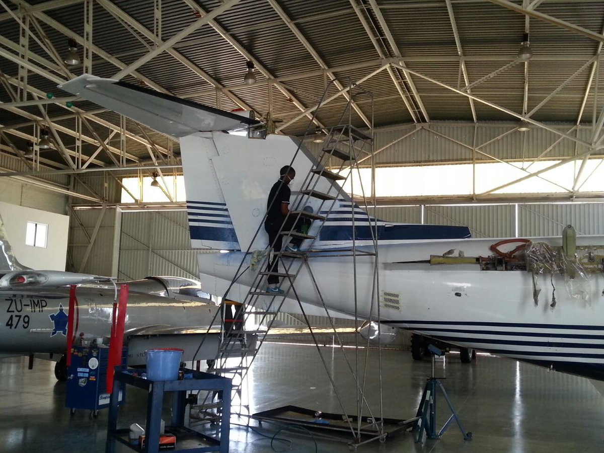 MedairCharter's tweet photo. Maintenance time! #EliteTek #aircraft #maintenance https://t.co/RzuS7jzStp