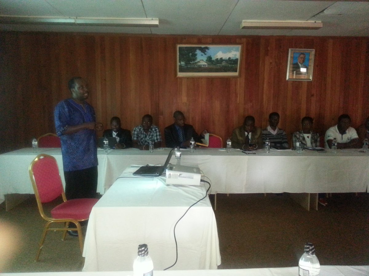 Happening now:Luanar Innovation Scholars Prog. Prof Kang'ombe briefing participants @LuanarBunda <a href="/jerekan/">Jeremiah Kang'ombe</a> <a href="/kmikwamba/">Kingsley Mikwamba</a>