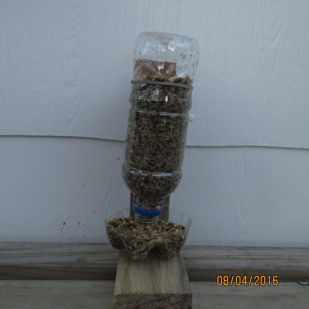 Ecosystemsavers's tweet photo. Tip 6 #recycle plastic bottles and #makecoolthings like this bird feeder. Relax &amp; watch nature in your space https://t.co/bgtK5fWX9g