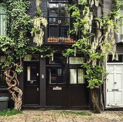_houseandgarden's tweet photo. 20 charming mews houses to daydream about: https://t.co/DpmwJKrvbp https://t.co/bXpasjU3Kr