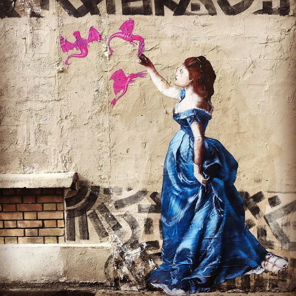 StArtEverywhere's tweet image. Codex Urbanus et Nadège Dauvergne, a classical encounter, Paris street art #codexurbanus #parisstreetart #codex #na…