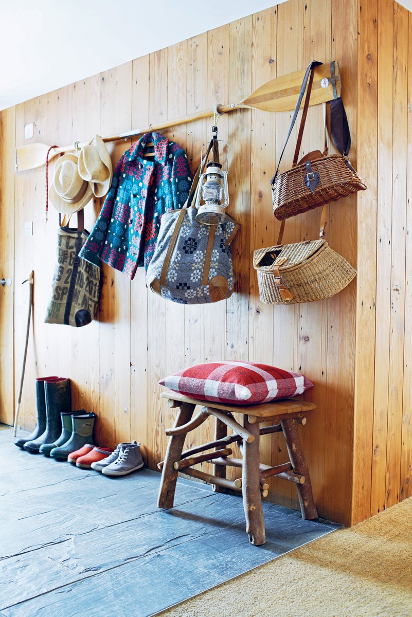 propertymail's tweet image. Welsh honey - sourced a few miles away - rustic aprons, beautiful blankets...
propertymail.co.uk/article.php?ai…