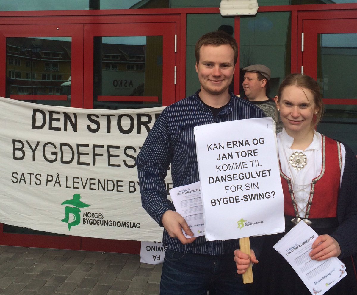 Bygdeungdomslag's tweet photo. Kan @erna_solberg og @jantoresanner komme til landsmøteinngangen for sin bygde-swing? #satspålevendebygder #hlm16 https://t.co/n4uQH7bNhV
