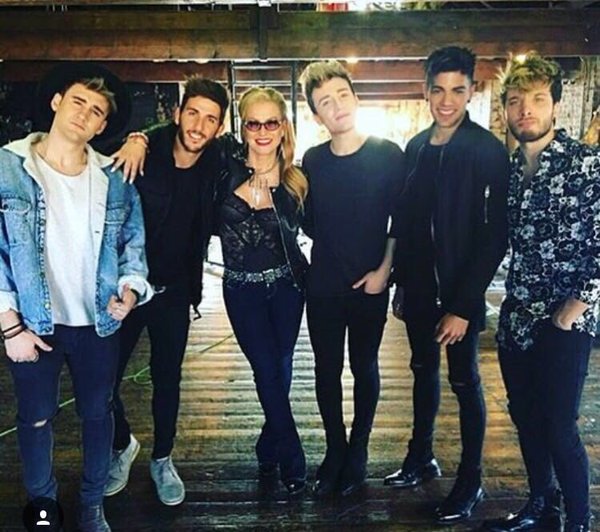 METSE_oficial's tweet photo. Aquí tenéis todas las fechas del #GhostTour de @AurynOficial !!!!! No os los perdáis!! https://t.co/ALpFxqPlMT https://t.co/hZnEMr1UK9