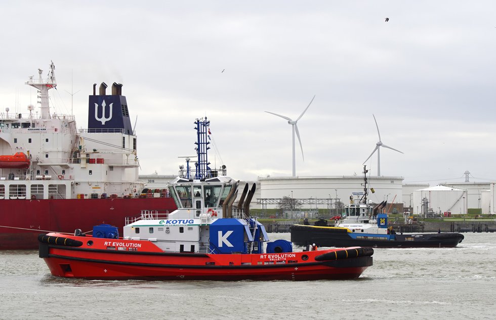 April 7th, 2016 / Announcement: KOTUG and Boskalis successfully formalized their joint venture "KOTUG SMIT TOWAGE"