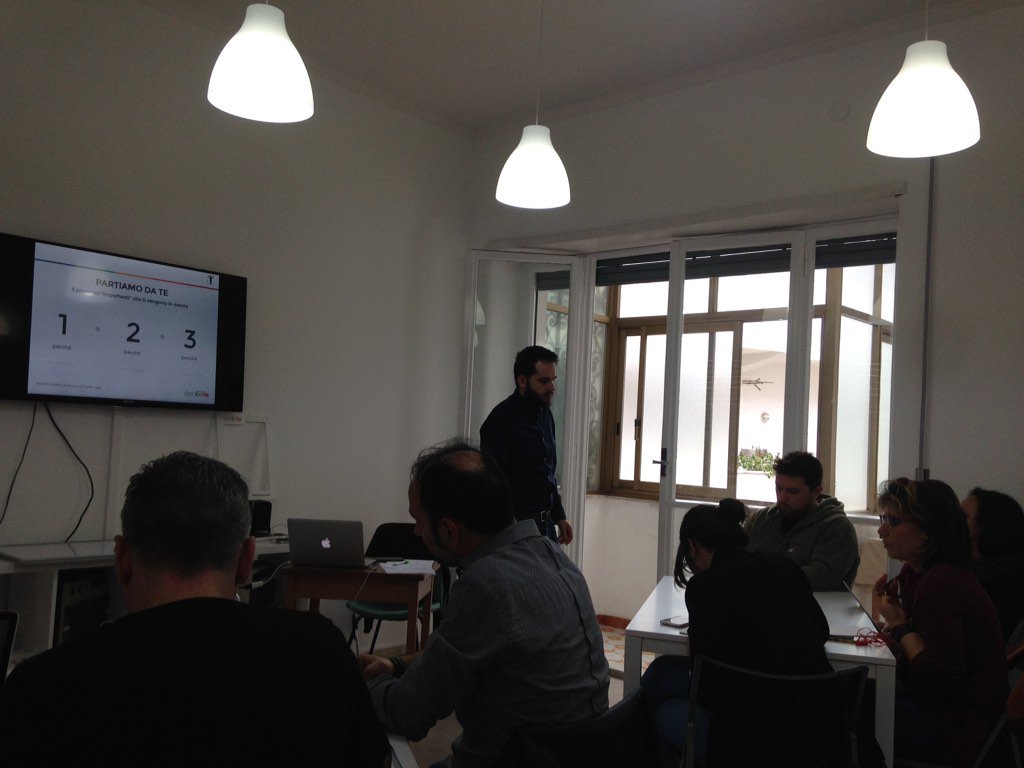 ciumeru's tweet photo. Foto brutte a #webinpratica @dieci_cose #catania https://t.co/rcU7Zudang