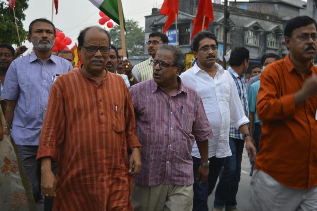pkprantar1's tweet photo. #Siliguri4#ManOfDevelopment #ComAsokBhattacharya #ColorfulVibrantThousands on Road #SiliguriModel again #Vote4Left https://t.co/dZnXNbK2GJ
