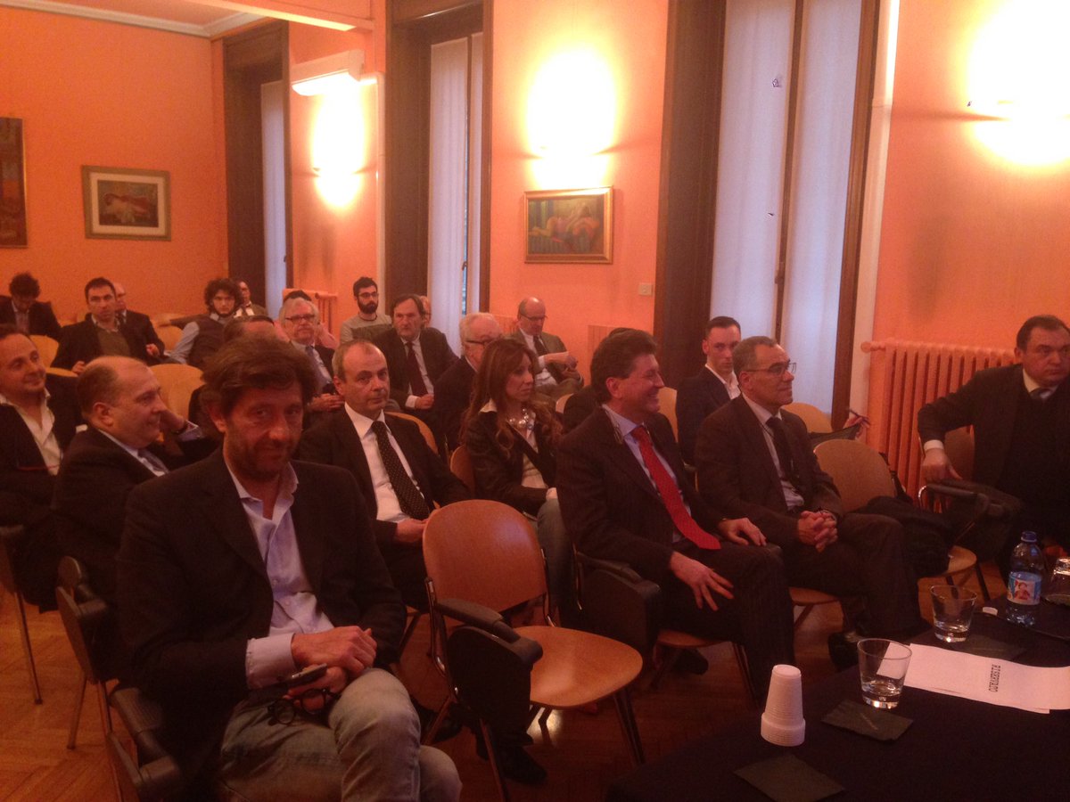 UdcTOePV's tweet photo. Senza il centro non può esistere un centro destra unitario! https://t.co/zyUVOL8JAE