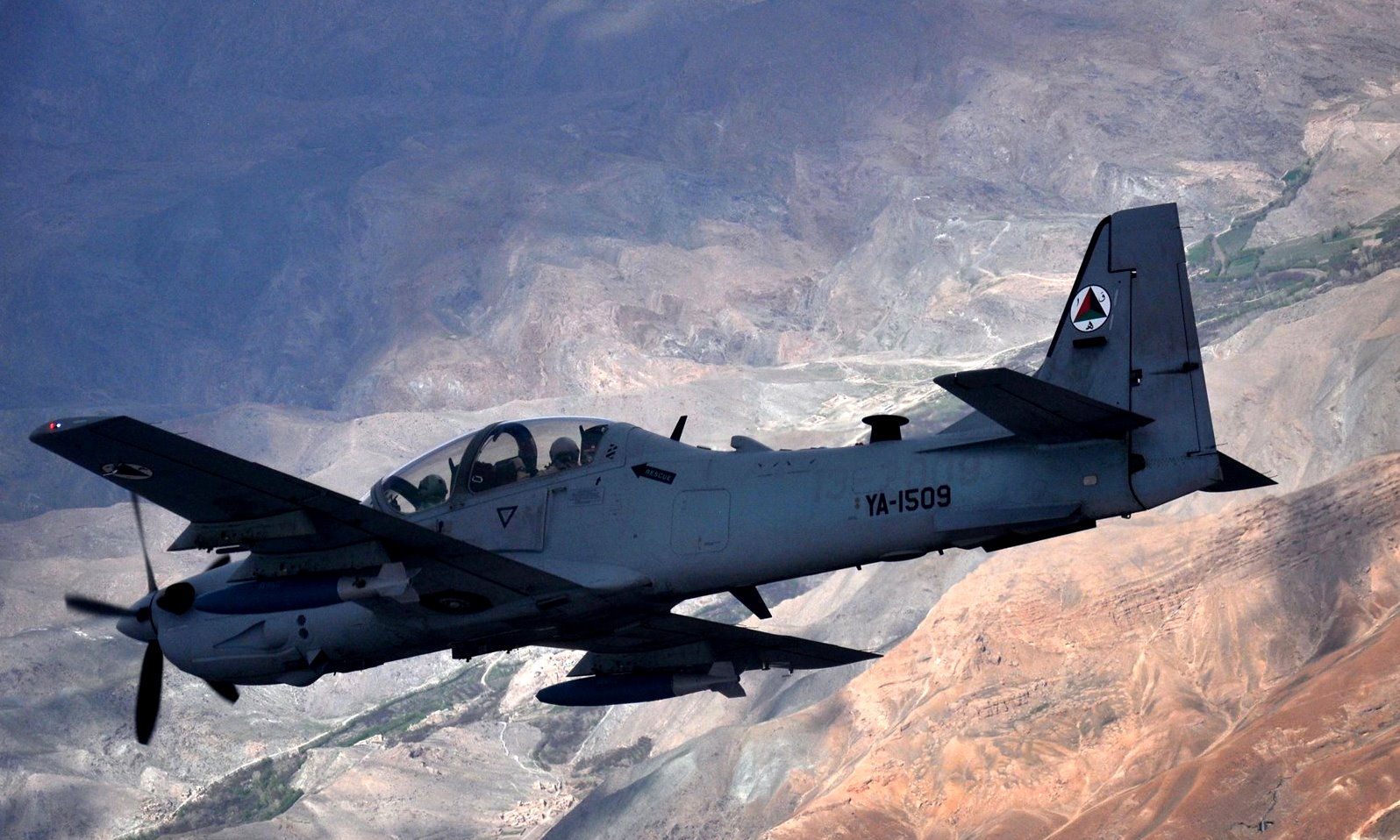 Cfgh3S4WEAAT1_l.jpg:large