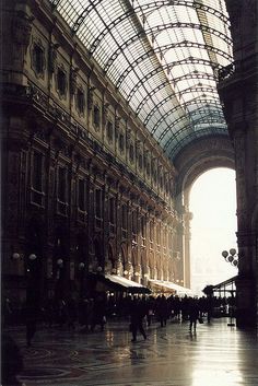 manzonimilano's tweet photo. 36 hours in Milan.  Eat. See. Go out.  Enjoy #Milan! #manzoni #discovermilan https://t.co/phxOY944Et https://t.co/MowAp1iBaD