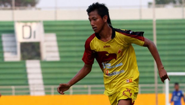 OngisnadeNet's tweet photo. Syaiful Indra Sudah Siap Bersaing Di Arema | https://t.co/tbExBUojX1 https://t.co/kbnlIJui5q