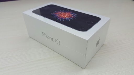 timesofindia's tweet photo. Join us today live for the unboxing and first impressions of the new #Apple #iPhoneSE at 4 pm. https://t.co/YOZtTi8mjZ