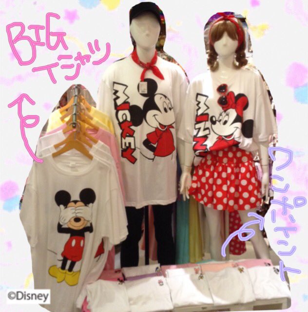 スピンズ アメリカ村店 カップルコーデにオススメ ミッキー ミニーbigtシャツ さり気ないワンポイントが可愛いtシャツはドナルドやグーフィーがいます グループでお揃いにして遊びに行っちゃお 2999 Taxです カップルコーデ T Co