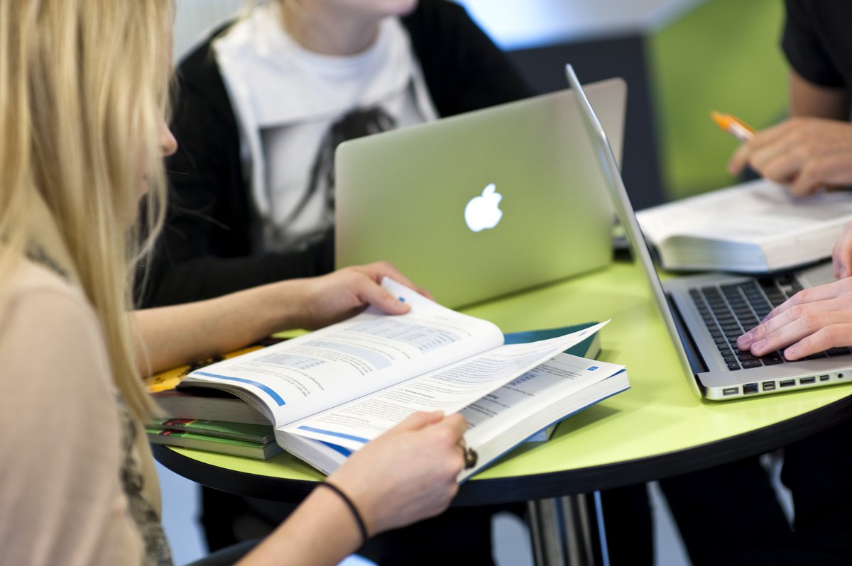 FrkGitte's tweet photo. Skal der være fri adgang til gymnasiet? @P1radio kl. 12.15 eller podcast. https://t.co/JGh2CaxCUb