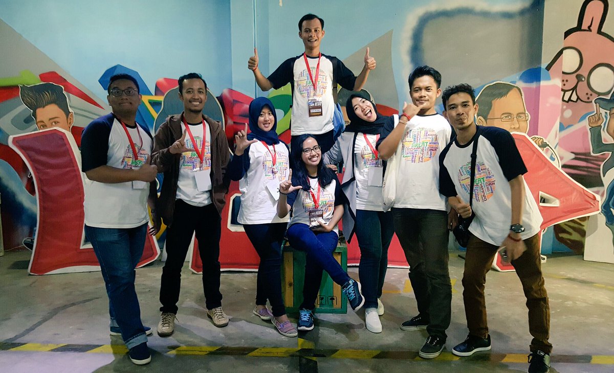 meyriskaaa's tweet photo. Loop Station ! tongkrongan asik anak muda masa kini 🙈 #VisitSeru #FutureHeroT5el #telkomsel https://t.co/1mMrAVppDP